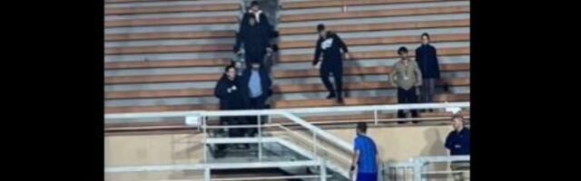 SKANDAL Teniser u klinču sa navijačima zbog klađenja (VIDEO)