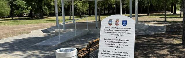 FOTO: Uklonjena „nepismena“ tabla ispred novootvorene saletle u Šećeranskom parku