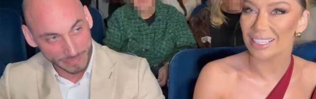 SVE OČI UPRTE U TEU TAIROIVĆ! Bobmastični dekolte i uska crvena haljina: Fanovi je opkolili, pola publike skočilo ka njoj, a ona se ne odvaja od muža! (FOTO)