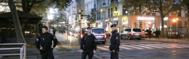 IZVUČEN RADNIK IZ RUŠEVINA! Spasioci posle URUŠAVANJA ZGRADE u centru sačuvali jedan život! SVI SE SADA PLAŠE NAJGOREG