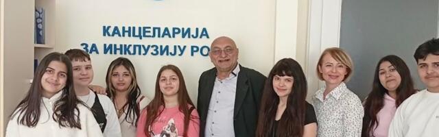 Mladi čuvari romskog jezika ponovo u Novom Sadu: Učenici iz Sombora u poseti Kancelariji za inkluziju Roma