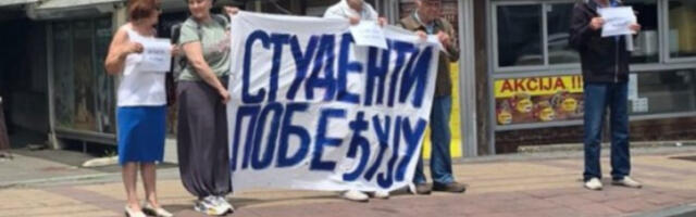 Петоро пензионера одржало студентски протест у Београду