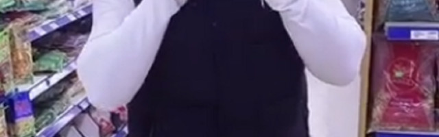 Prišao aparatu za očitavanje kartica i onda uradio ovo