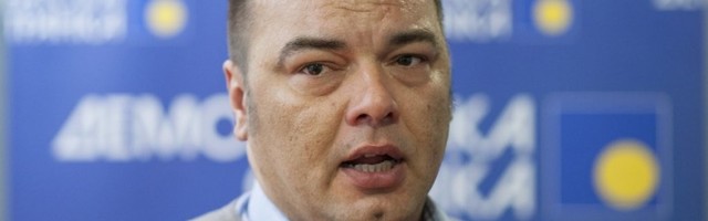 (FOTO) KONAČNO SU UVIDELI: Demokrate hvale Vučića i odaju mu priznanje za vakcinaciju!
