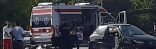 PRVE FOTOGRAFIJE SA MESTA JEZIVE TRAGEDIJE! Policajac na motoru nastradao na raskrsnici JEDAN OD KOLEGA SLOMLJEN OD TUGE