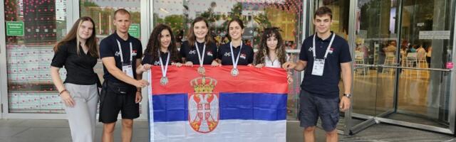 Irina Stanišić iz Prve kragujevačke gimnazije srebrna na Evropskoj olimpijadi iz informatike, ukupno tri medalje za reprezentativke Srbije