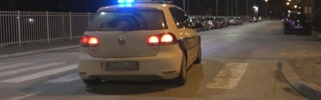 UŽAS U NOVOM PAZARU! TUKAO DEVOJKU NA ULICI, a kada je taksista prišao da joj pomogne, USLEDILA JE DRAMA