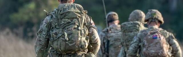 Deda, deda, deda, da, da, da - Još jedna velesila digla starosnu granicu za uniformu: Iz doma za stare direkno na front