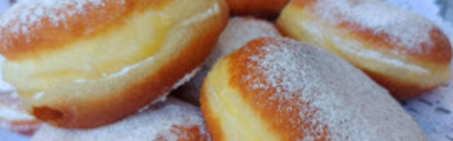 Ovu su naše bake dodavale u testo za krofne: Tajni sastojak zbog kojih su mekane, a ne upijaju ulje