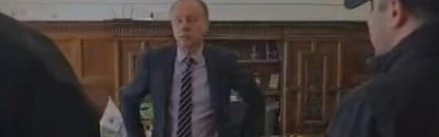 Ректор Ђокић покушао да се сакрије иза међународног протокола