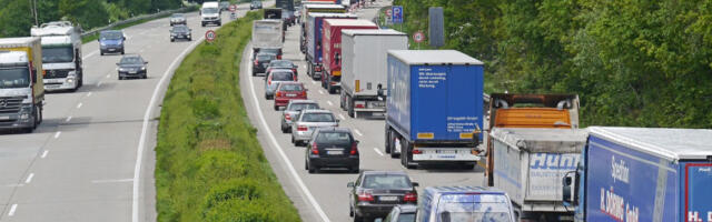 Теретњаци чекају четири сата на прелазу Шид