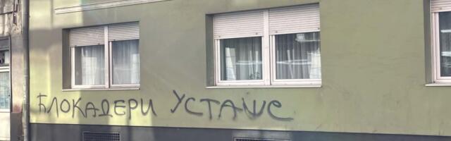 Grafit mržnje na fasadi kuće u centru Novog Sada