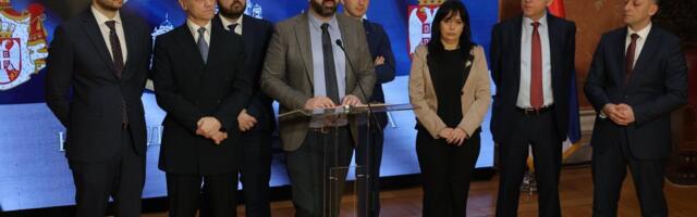"Ako pređu cenzus na sledećim izborima, to će im biti kruna uspeha": Blokaderi nastavljaju sa ismevanjem opozicije (FOTO)