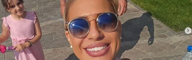 Jovana Jeremić pokazala kako se slažu Tigar i njena ćerka Lea: Srećna porodica u šetnji, prizor topi srca