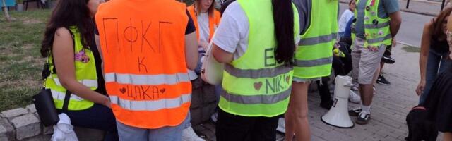 Kako se pobeđuje na izborima i zašto je izborna kontrola ključna: Studentska tribina večeras na Đačkom trgu u Kragujevcu