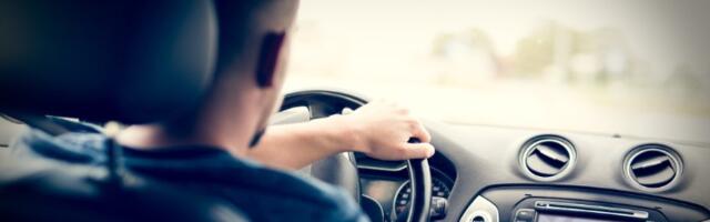 Dugme u autu koje se ne stiska tokom jeseni