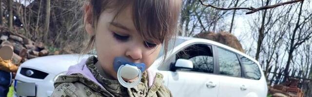 Nestala mala Danka (2) u Banjskom polju! Roditelji mole za pomoć! (FOTO)