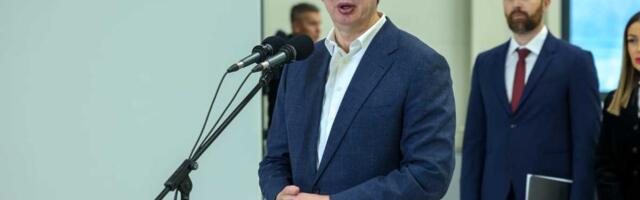 OBILAZAK FABRIKA, SASTANCI U KASARNI Sutra nastavak posete predsednika Srbije Aleksandra Vučića Nišu