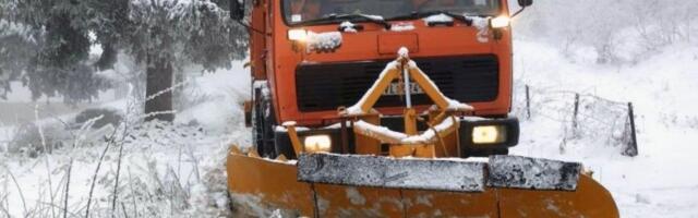 SNEG ZATRPAO JUG SRBIJE! Putari danonoćno probijaju smetove, mraz i vetar ne popuštaju (FOTO)