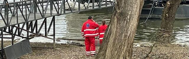 Prve fotografije sa mesta pronalaska tela u Dunavu: Policija muškarca izvlačila kukama, identitet nije poznat