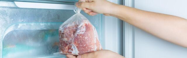 Odmrzavanje mesa bez mikrotalasne: Naučno objašnjenje trika za koji je potrebno metalno posuđe i 15 minuta