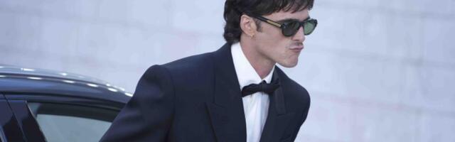 Zgodni glumac smuvao Kardašijanku? Internet bruji o njihovoj romansi nakon što su uhvaćeni na Koačeli