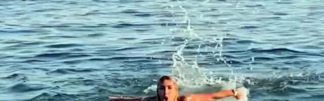 "Udar bokeljške sirene usred Budve": Jovana Jeremić pravi dar-mar u CG, ljudi je u čudu gledali, a ona...