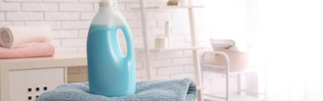 Koliko omekšivača je dovoljno? Pravilna mera štiti tkanine i sprečava iritaciju kože!