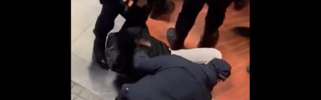 VIDEO: Policajci vukli studenta po podu, potom ga izneli iz zgrade Filozofskog