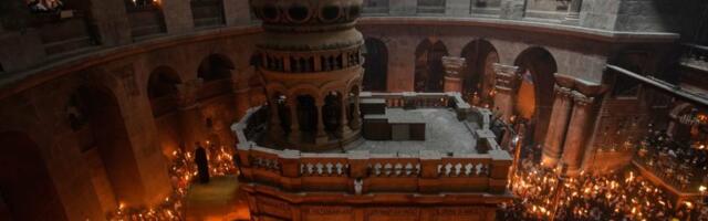 Veliki broj vernika okupio se da dočeka spuštanje Blagodetnog ognja u Jerusalimu