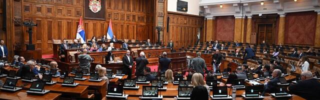 Završena sednica Skupštine Srbije, sutra glasanje