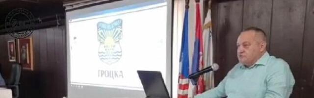 Skinite sa zida sliku Vučića, neprimereno je! (VIDEO)