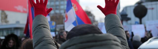 Kragujevčani podržavaju studente u blokadi i tokom petnaestominutnog odavanja pošte poginulima u novosadskoj tragediji