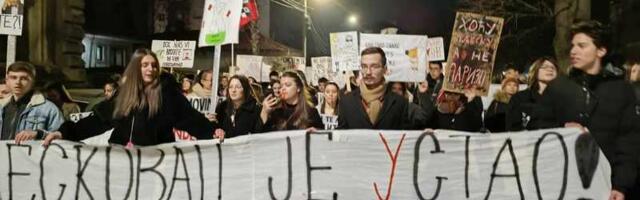 Leskovac: Nepreglednoj koloni studenata i građana aplauzi sa svake druge terase (video, foto)