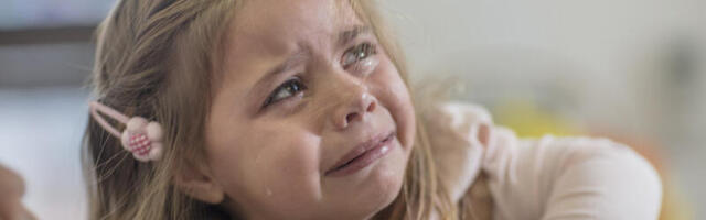 DEVOJČICU MARIJU JE MAJKA DOVELA U PRODAVNICU I VIKNULA: UNIŠTILA SI MI ŽIVOT! Nesrećno dete je vrištalo i vuklo je za suknju, ali ona se samo okrenula i NESTALA!