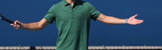 ATENTAT NA ĐOKOVIĆA? Sa tribina doletelo OVO! (VIDEO)