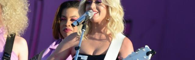 DRAMA na koncertu Kejti Peri: Zamalo pala iz viseće lopte - publika uznemirena