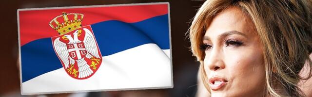 (VIDEO) Pevačica ljubi našu zastavu i priča srpski: Dženifer Lopez oduševila Srbe svojim gestom