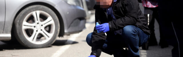 DETALJI JEZIVOG NAPADA U NASELJU MEDAKOVIĆ  Prišao čoveku koji je prodavao na tezgi i počeo da ga ubada nožem, sada je UHAPŠEN