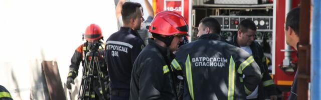 Drama u Lazarevcu! Vatrena stihija gutala zgradu, VATROGASCI spasili osam ljudi: Vrtić hitno evakuisan
