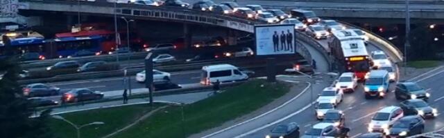 Sve stoji: Totalni kolaps u Beogradu - Ove pravce zaobiđite u širokom luku (FOTO)