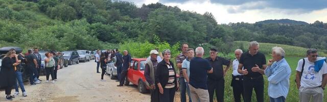 Kablarcima prekipelo, okupili se i saopštili lažnim ekolozima da ih više ne uznemiravaju i „ne čuvaju” njihova imanja