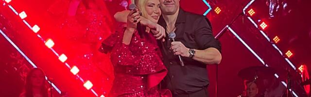 Brena i Boki izveli veliki hit "Ja nemam drugi dom" pred prepunim Sava centrom: Folk diva jedva zadržala suze