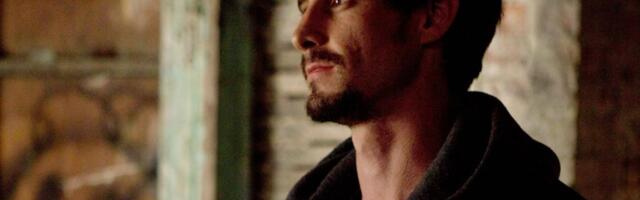 Umro slavni glumac: Policija dobila misteriozan poziv, pronađen na vešalima