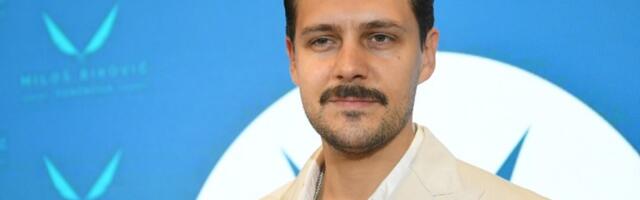 Miloš Biković objavio URNEBESAN VIDEO sa skijanja: Naš glumac igra i vrti cipele u rukama - HIT (VIDEO)