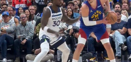 Jokićeve muke: Nije mu lako da istrpi sve udarce (VIDEO)