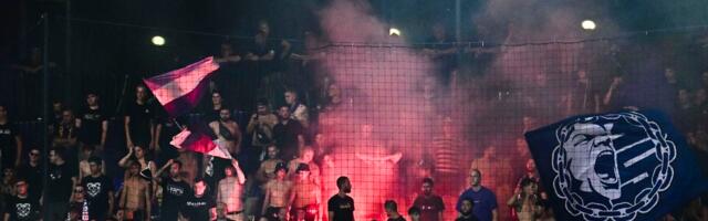 Užasne scene u Sloveniji: Navijači Maribora prekinuli derbi, pogodili golmana bakljom! /FOTO/