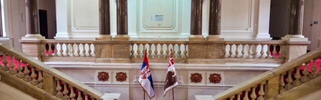 Gde su danas PORTRETI I STARI DRVENI SAT koji su krasili hol starog Suda i kako nadležni komentarišu "ogoljenost" zidova?