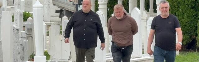 Sahrana Sejde Bešlić, počivaće pored Halida: Dino u crnoj košulji utučen stigao na groblje, prišao grobu