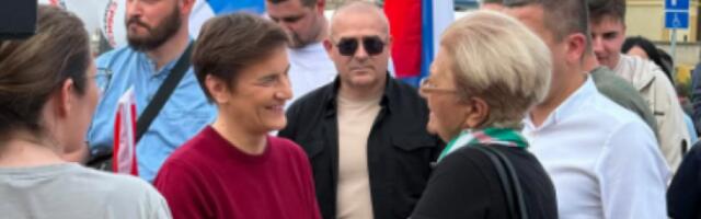 DIVAN POVOD! Brnabićeva sa građanima u Novim Banovcima: Što su napadi jači, narod će još snažnije stati uz Vučića!